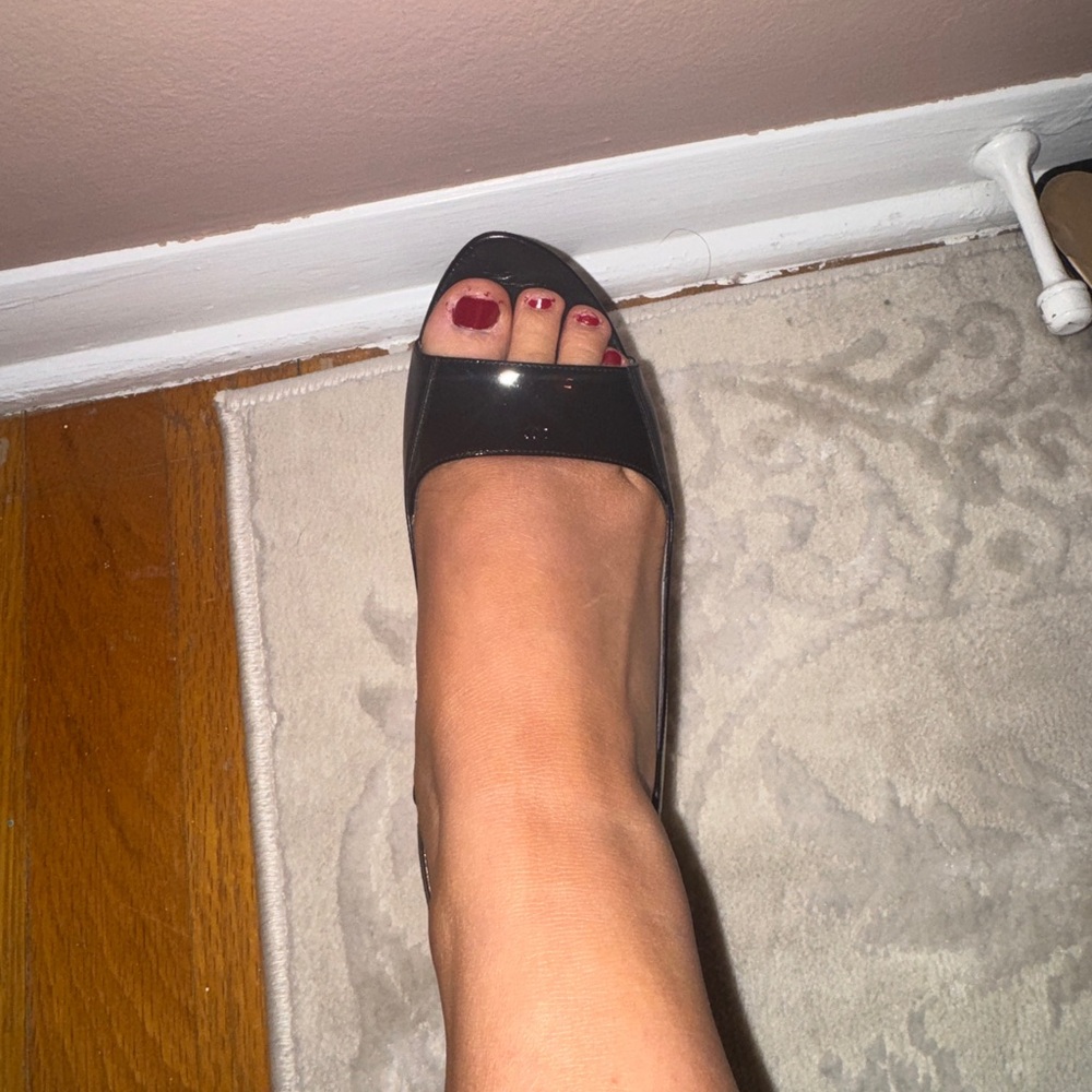 CHANEL Black Patent Open-Toe Slingback Heel - Picture 2 of 7